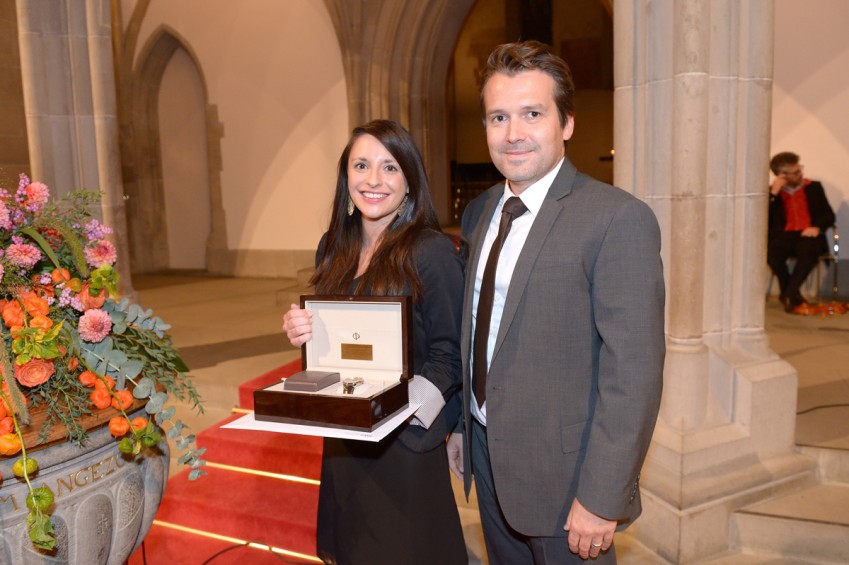 Marie-Nöelle Oustin wurde mit dem Baume-et-Mercier-Preis für den besten Gesamtabschluss in Kommunikation ausgezeichnet.