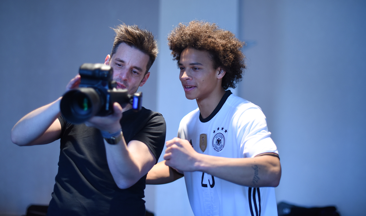 Mercedes_Benz_Vive_La_Mannschaft_Leroy_Sane