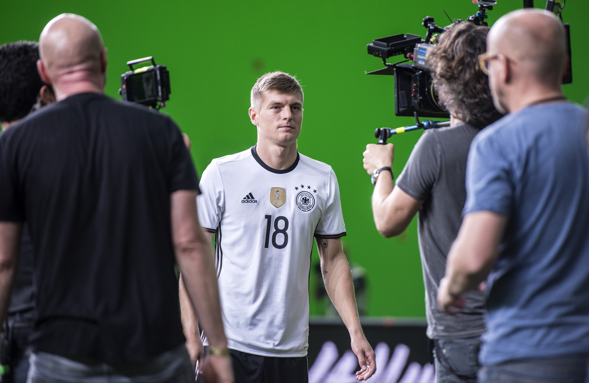 Mercedes_Benz_Vive_La_Mannschaft_Toni_Kroos