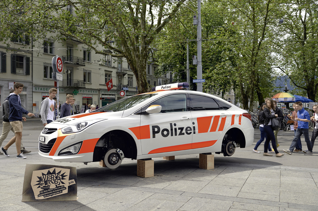 Ambient_Mobiliar_wers_glaubt_Polizeiauto