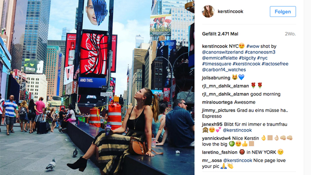 Influencerin-Kerstin-Cook-wirbt-auf-dem-Times-Square-fuer-Emmi