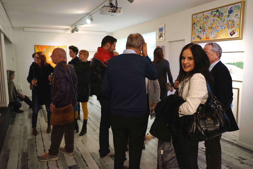 ADC_Vernissage-FOGAL_Renate-Millauer-Lang-(Eigentuemerin-Fogal)-und-Gaeste