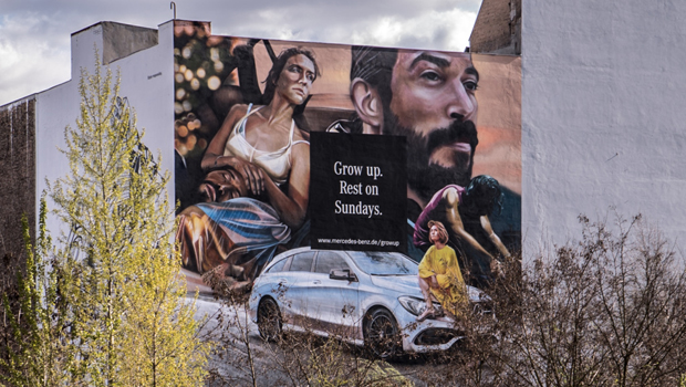 Moderne-Out-of-Home-Inszenierung-von-Grow-up